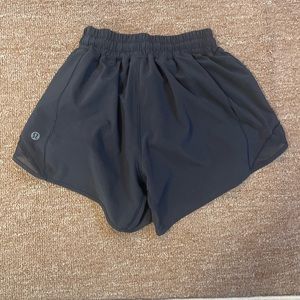 Lululemon Hotty Hot Shorts size 0 good condition no defects worn a couple times